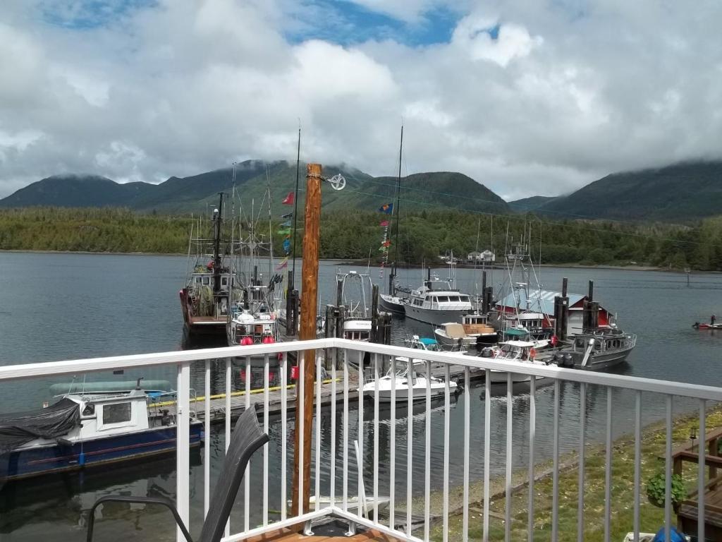 Bayshore Waterfront Inn Ucluelet Exterior photo