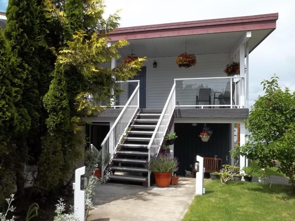 Bayshore Waterfront Inn Ucluelet Exterior photo