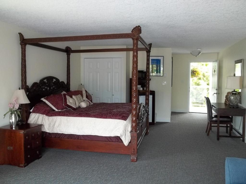 Bayshore Waterfront Inn Ucluelet Room photo