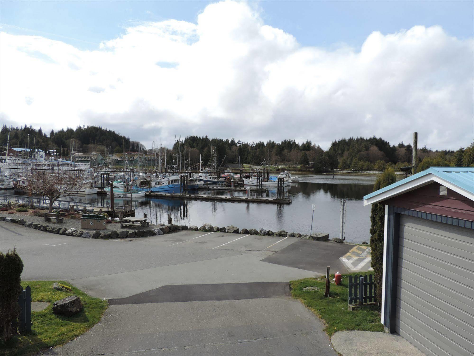 Bayshore Waterfront Inn Ucluelet Exterior photo