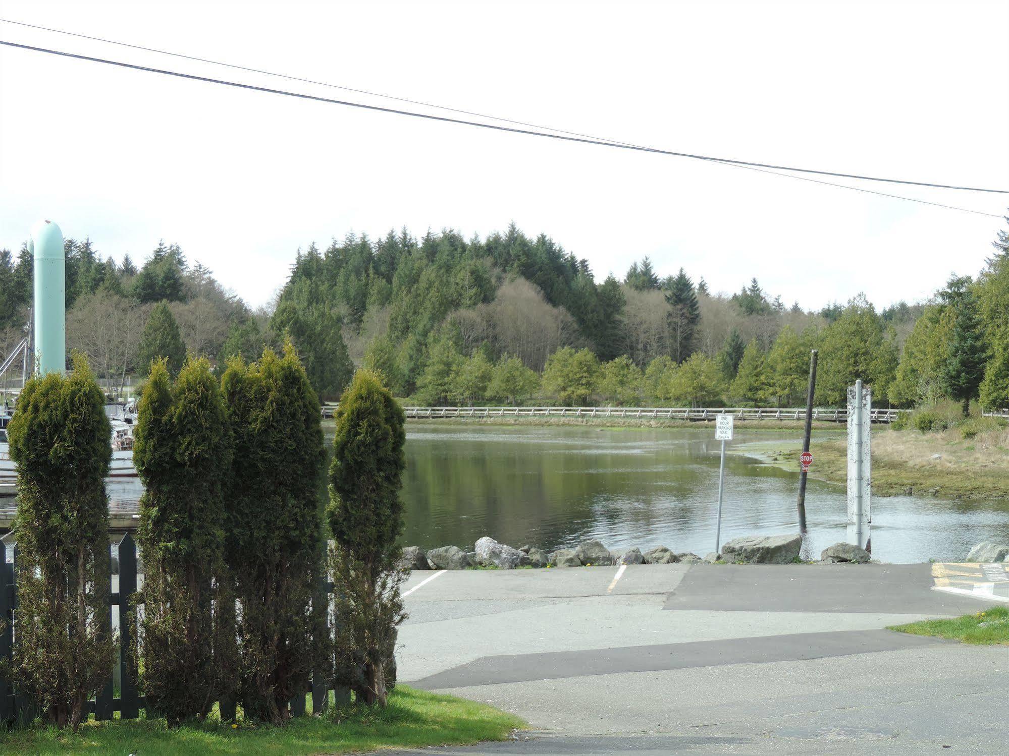 Bayshore Waterfront Inn Ucluelet Exterior photo