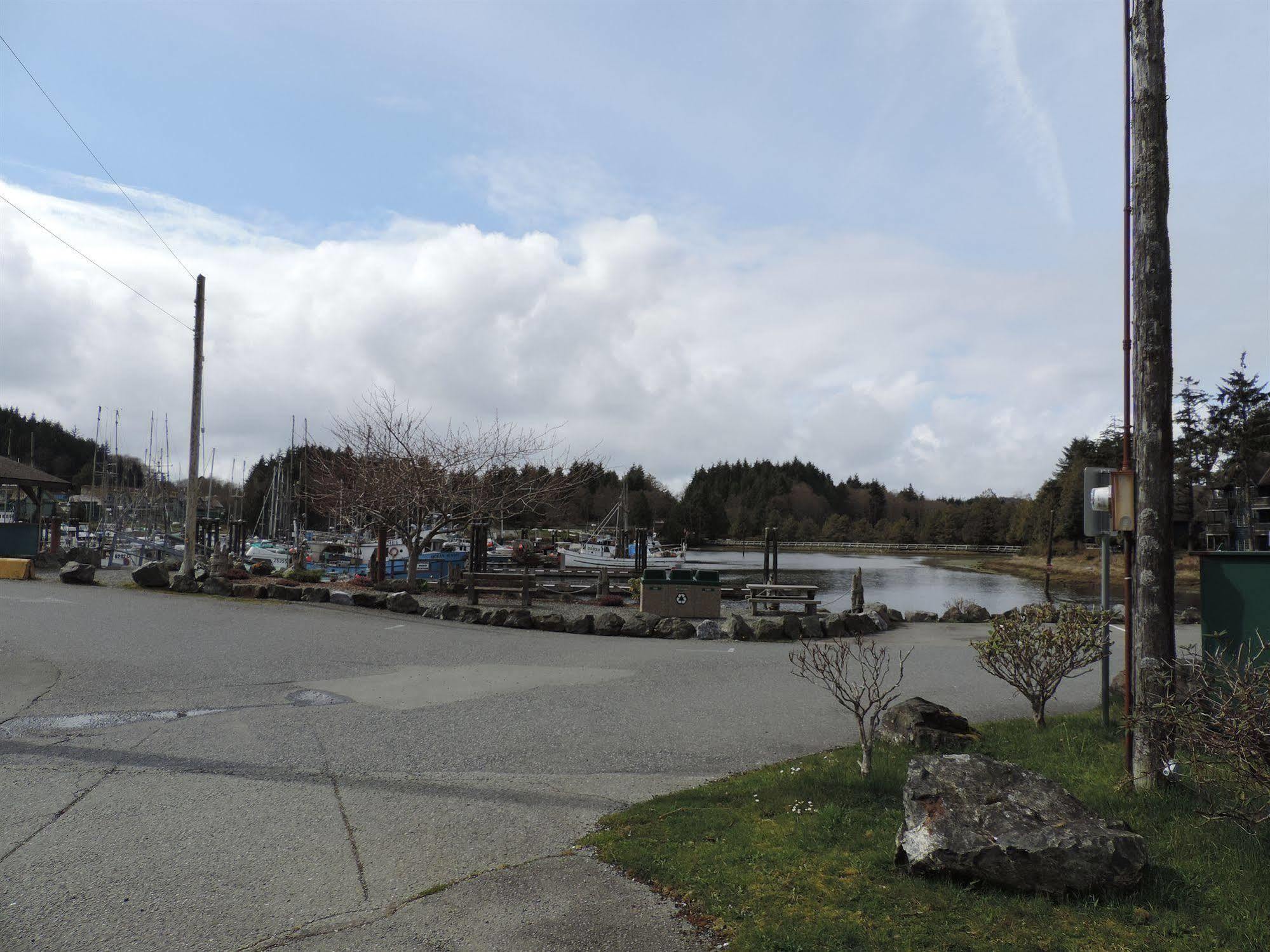 Bayshore Waterfront Inn Ucluelet Exterior photo